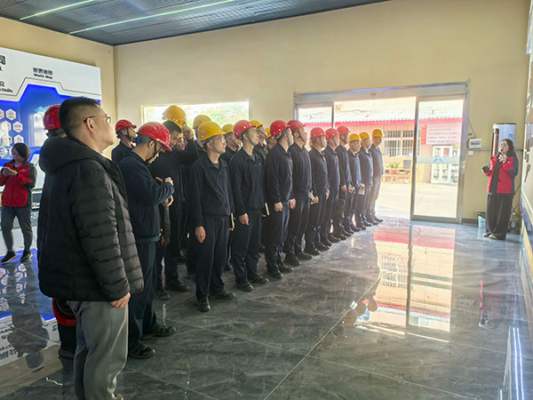 熱烈歡迎某部建筑施工單位一行到公司開展鋼模臺(tái)車技術(shù)交流